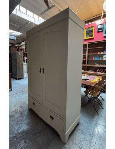 Armadio vintage color panna in legno massello UN10520