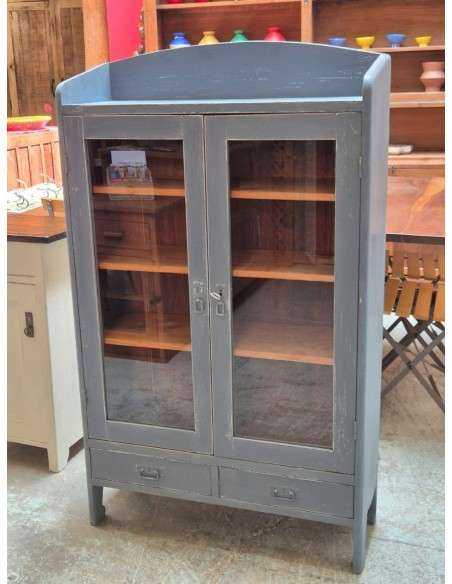 Vetrina vintage in legno massello con cassetti grigio UN10265