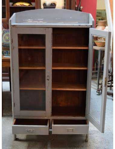 Vetrina vintage in legno massello con cassetti grigio UN10265