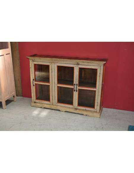 Vetrina shabby coloniale in legno crema e arancio – 3 ante vetro, India XX secolo TS898