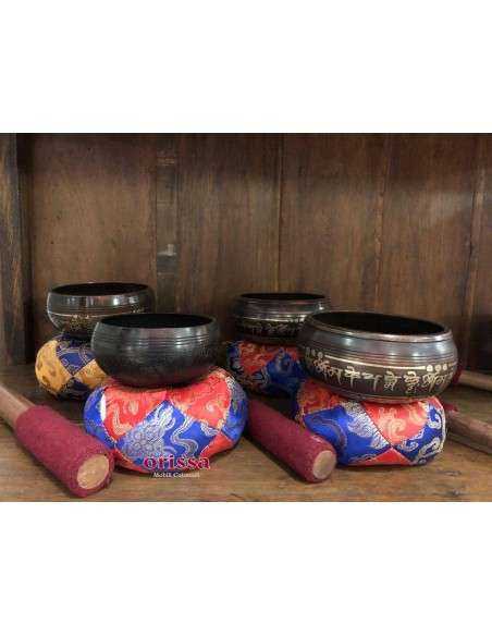 Campana tibetana in metallo con incisioni AN0031