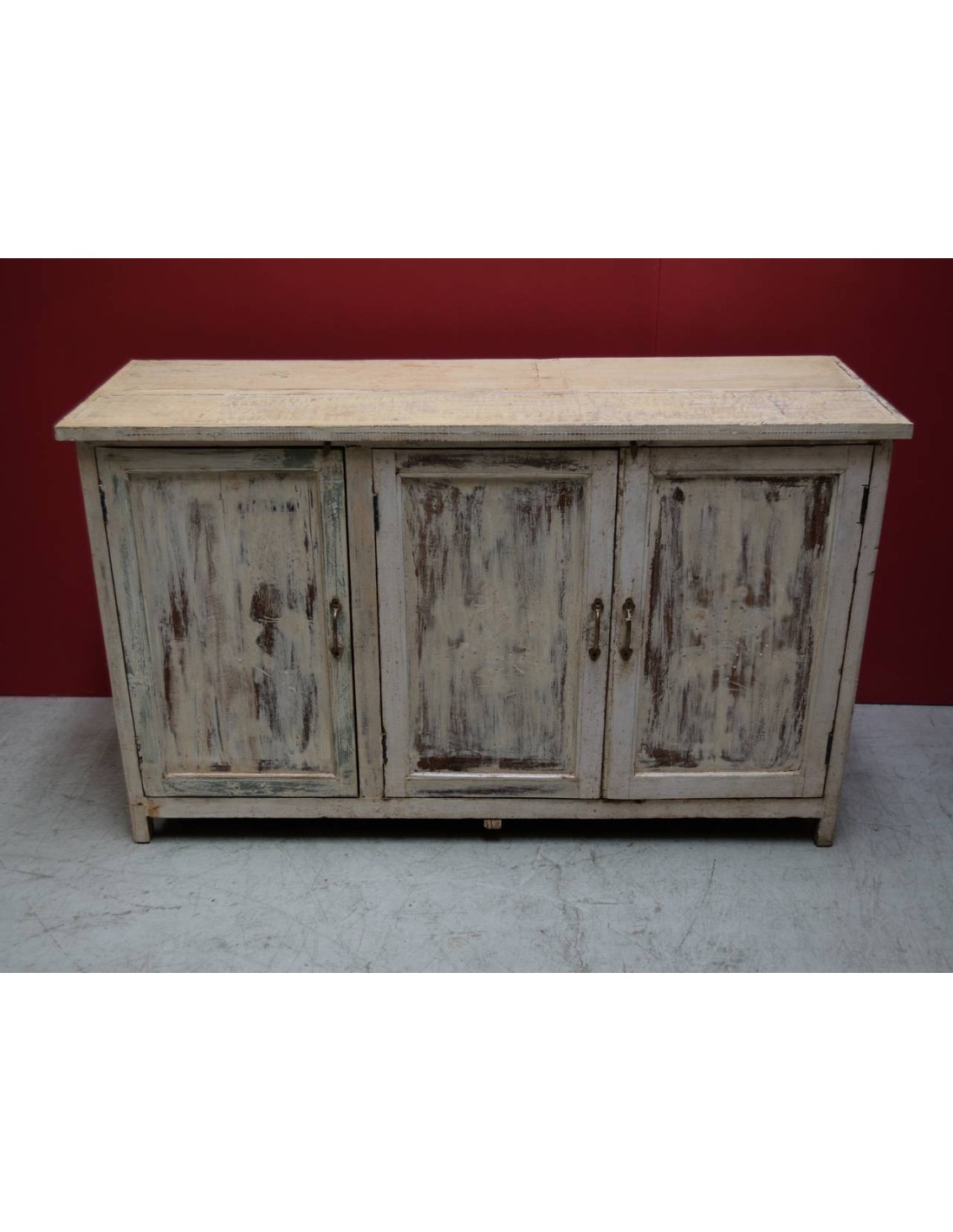Buffet credenza bassa in legno massello sbiancato a 3 ante TM001